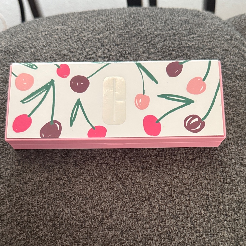 Clinique Cherry Design Makeup Palette